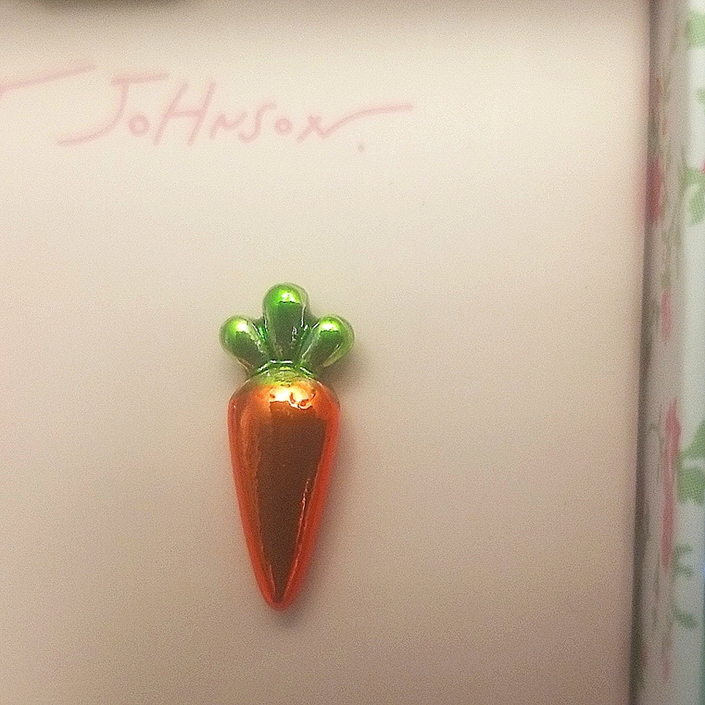 Betsey Johnson Pink Bunny and Orange & Carrot Earrings NIB - Picture 3 of 6